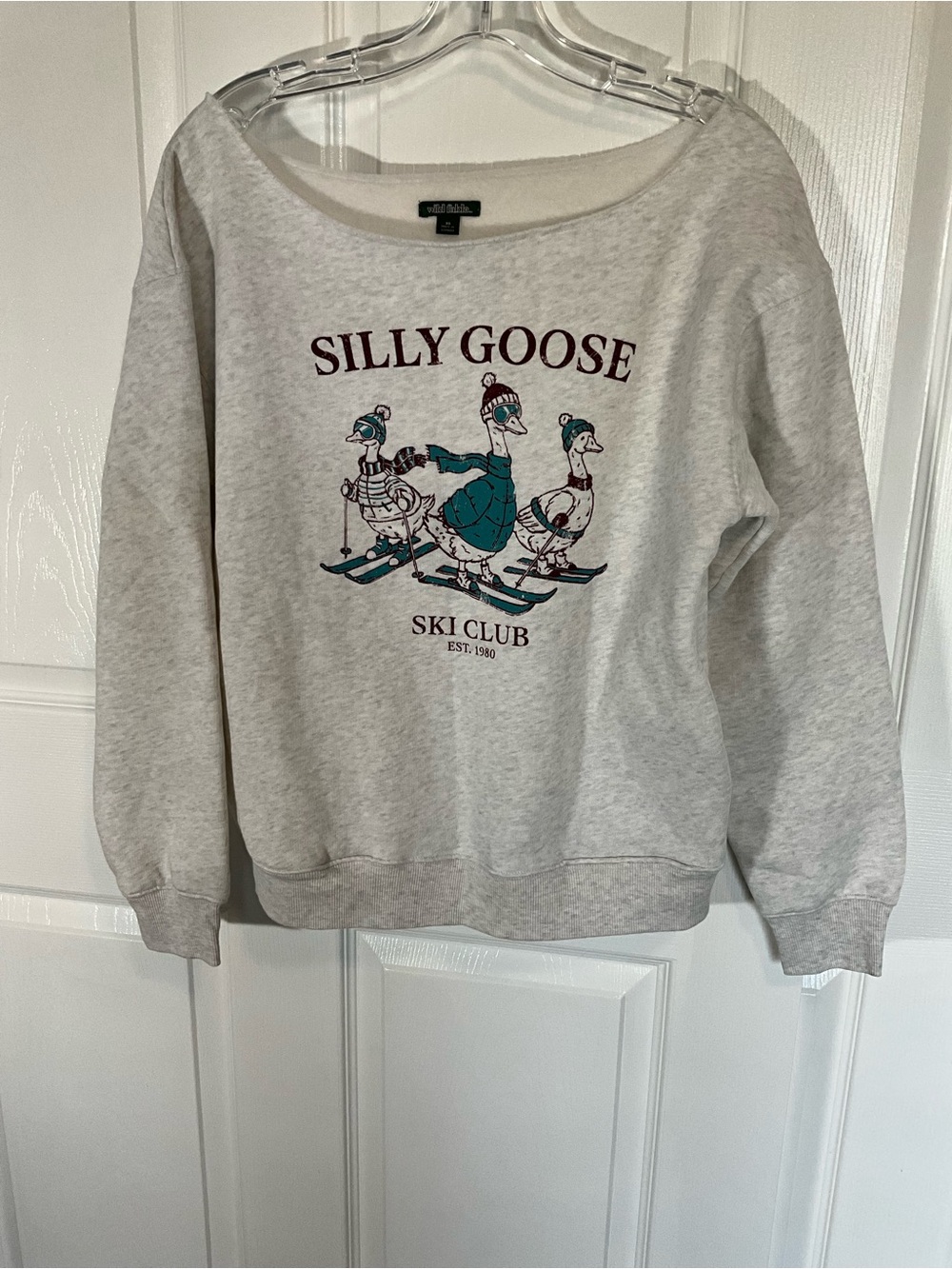 wild fable Light Gray "Silly Goose" Ski Club Graphic Sweatshirt Size XS